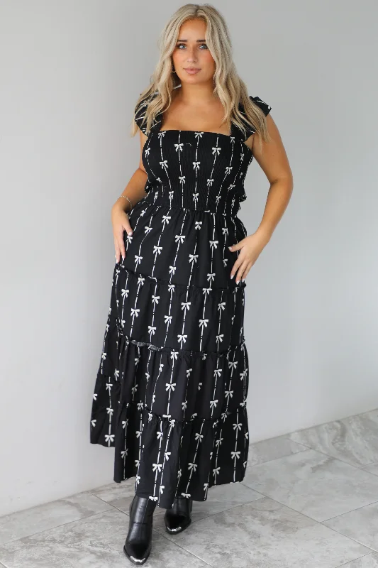 Follow Along Maxi Dress: Black/Off White Classic V-Neck Maxi Dress